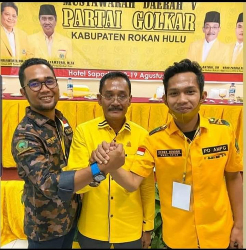 DPD II Partai Golkar Rohul Bagikan Masker dan Takjil bagi Pengendara